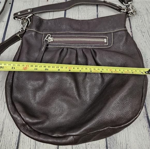 ROOTS | Olivia pleated leather hobo purse - Picture 12 of 13